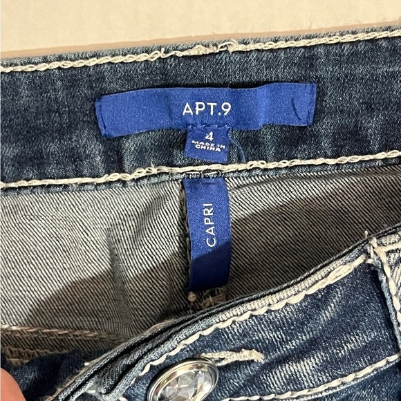 Apt. 9 - Womens Rhinestone Mid-Rise Capri Jeans Sz. 4 - Picture 6 of 9